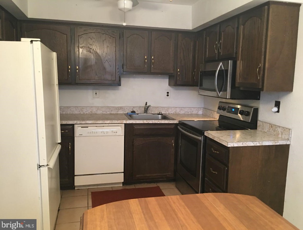 5200 Hilltop Dr #e1, Chester, PA 19015