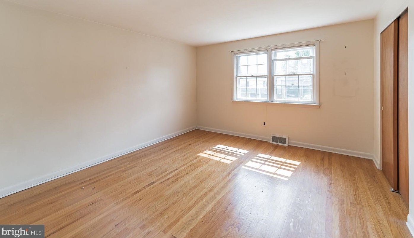 4947 Jefferson Dr, Chester PA  19015-1011 exterior