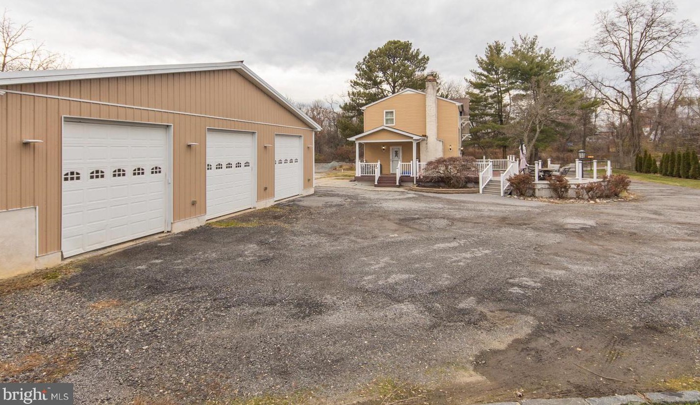 1617 Ogden Ave, Boothwyn, PA 19061