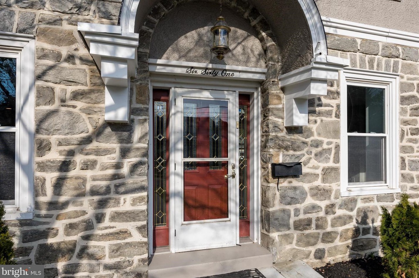 661 Ferne Blvd, Oakview, PA 19026