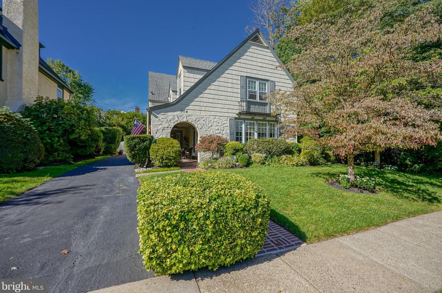 514 Irvington Rd, Oakview, PA 19026
