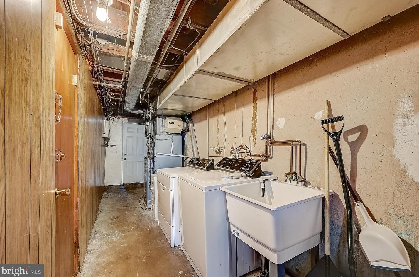 2280 Harwood Ave, Upper Darby PA 19082-5406 exterior