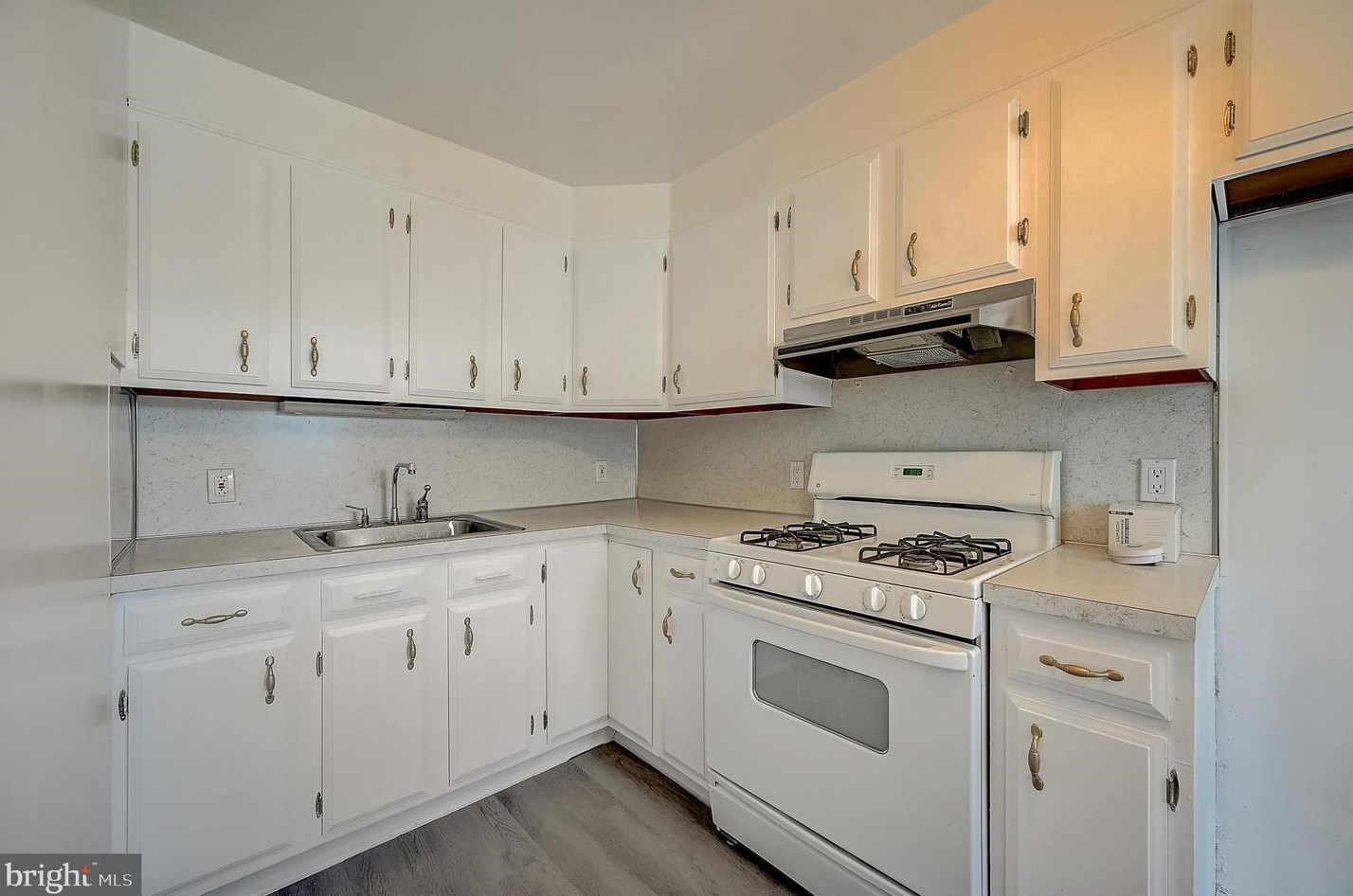 2280 Harwood Ave, Upper Darby PA 19082-5406 exterior