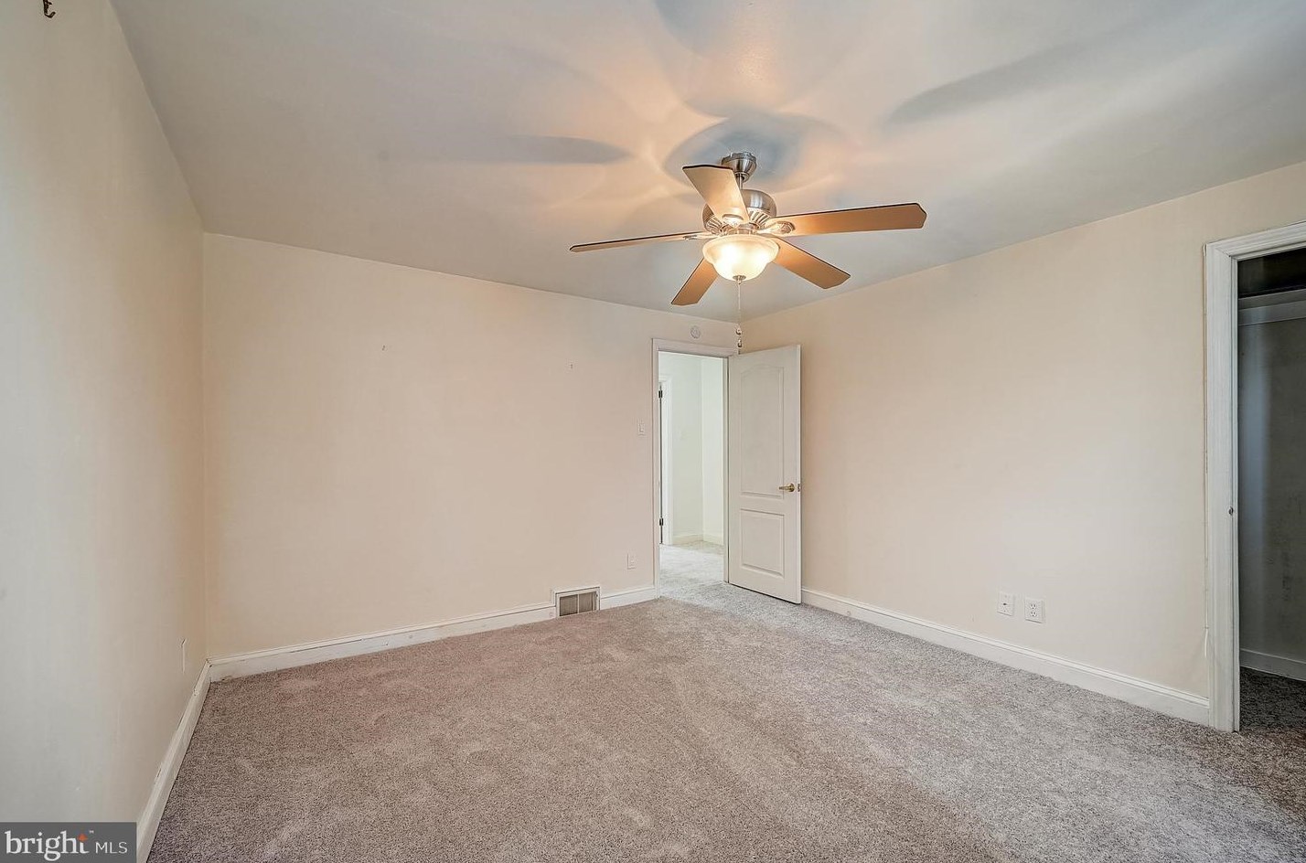 2280 Harwood Ave, Upper Darby PA 19082-5406 exterior