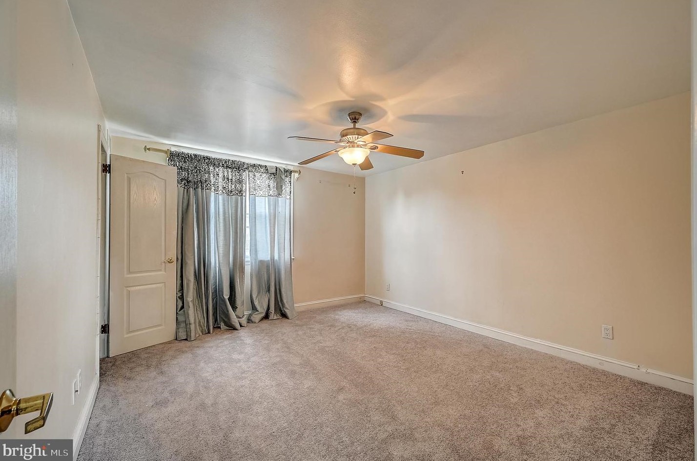 2280 Harwood Ave, Upper Darby PA 19082-5406 exterior