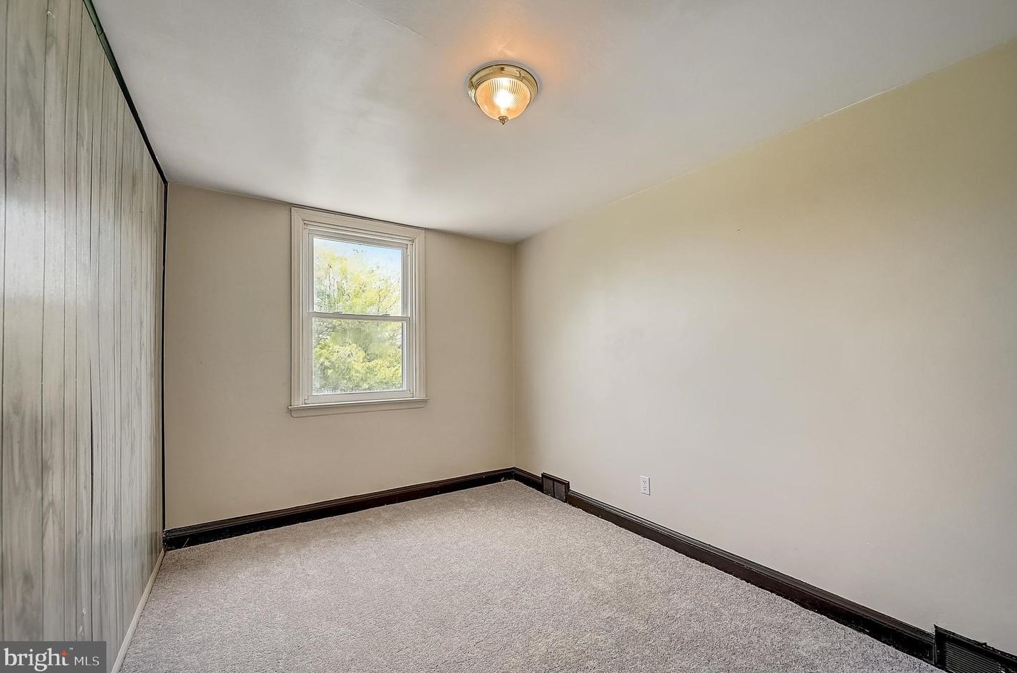 2280 Harwood Ave, Upper Darby PA 19082-5406 exterior