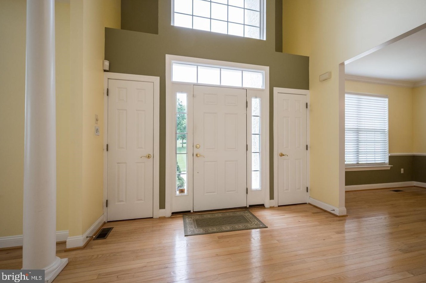 1 Swan Lake Dr, Boothwyn, PA 19060