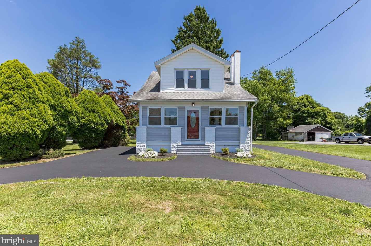 1831 Naamans Creek Rd, Boothwyn, PA 19061