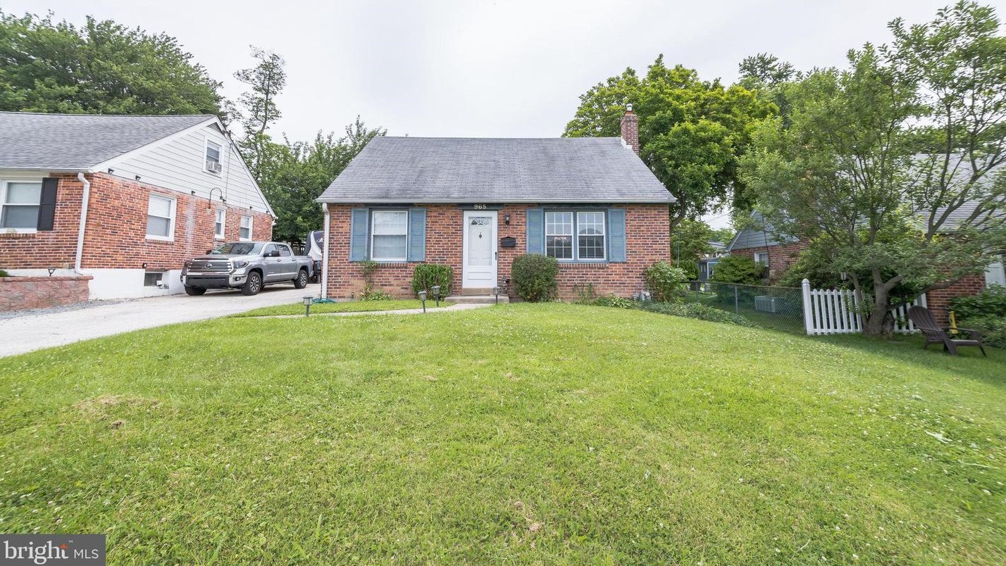 965 Greenbriar Ln, Coal Township, PA 19064