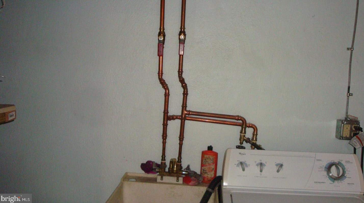 229 Cedar Ln, Upper Darby PA  19082-1321 exterior