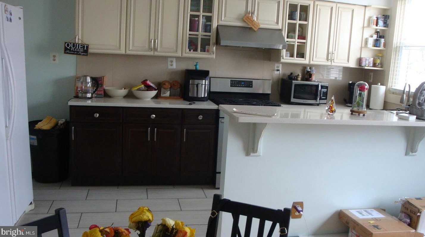 229 Cedar Ln, Upper Darby PA  19082-1321 exterior