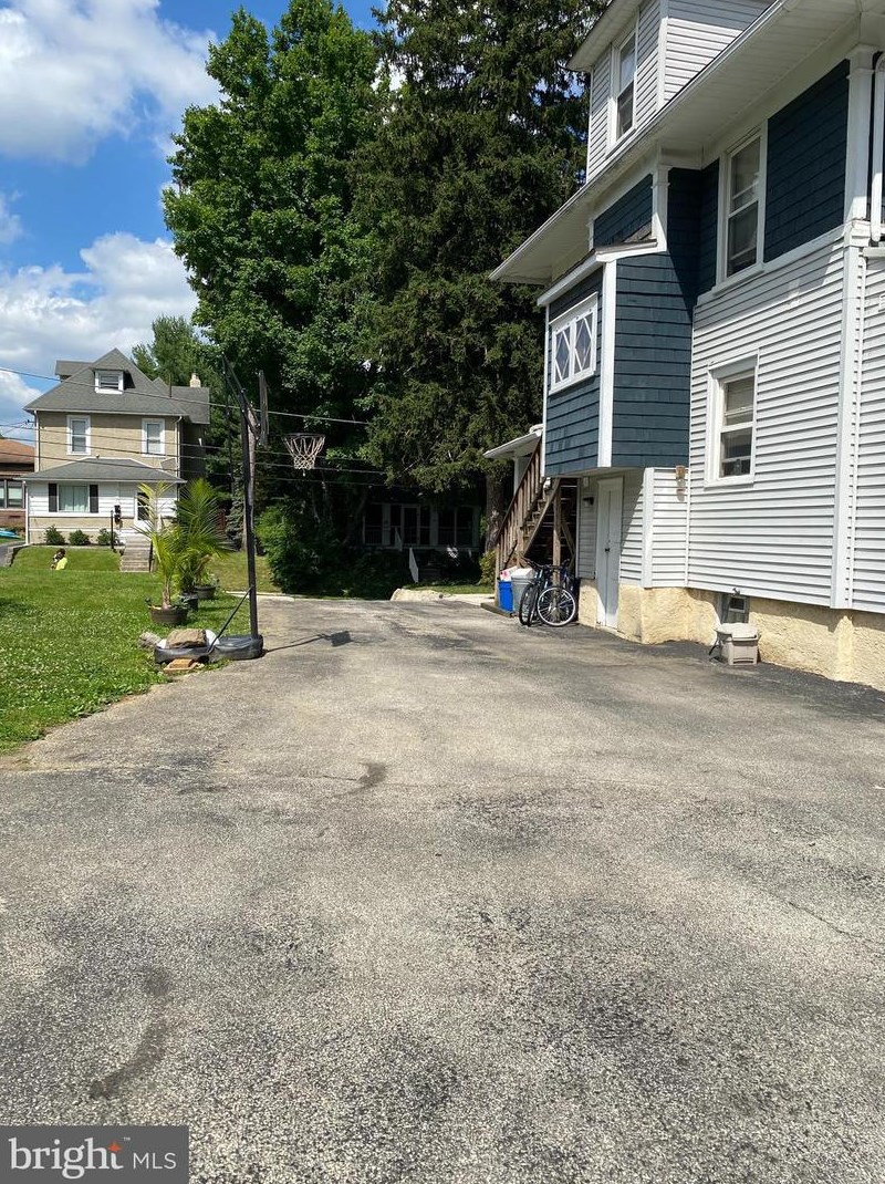 40 E Logan Ave, Manor, PA 19036