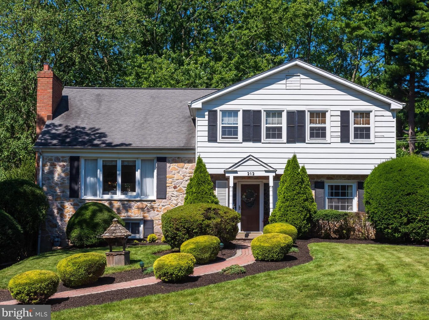 212 Parkview Dr, Coal Township, PA 19064