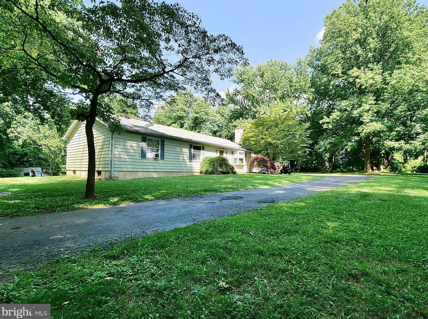 4461 Garnet Mine Rd, Boothwyn, PA 19061