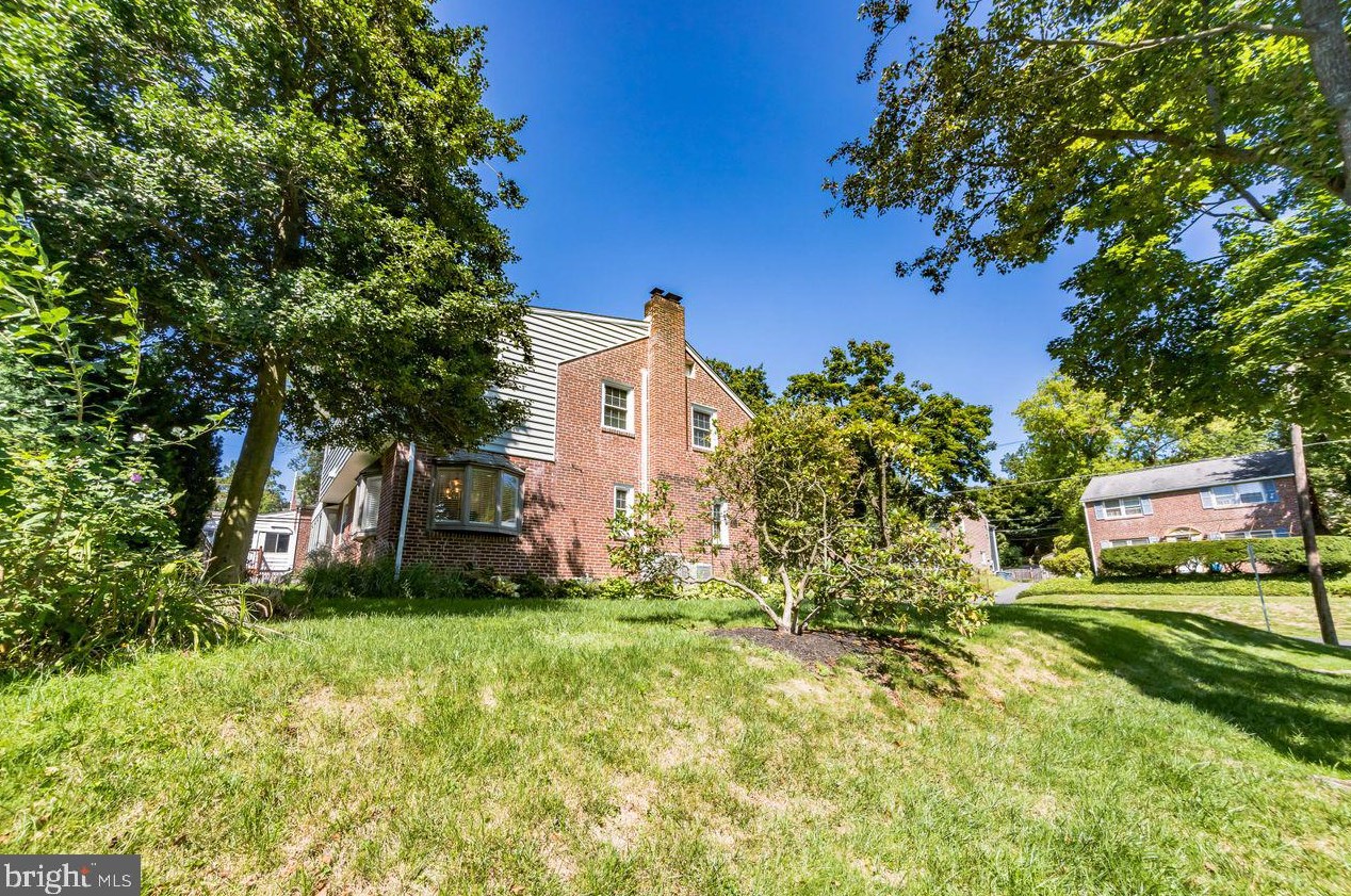 1016 Aikens Ln, Penn Wynne, PA 19096-4024