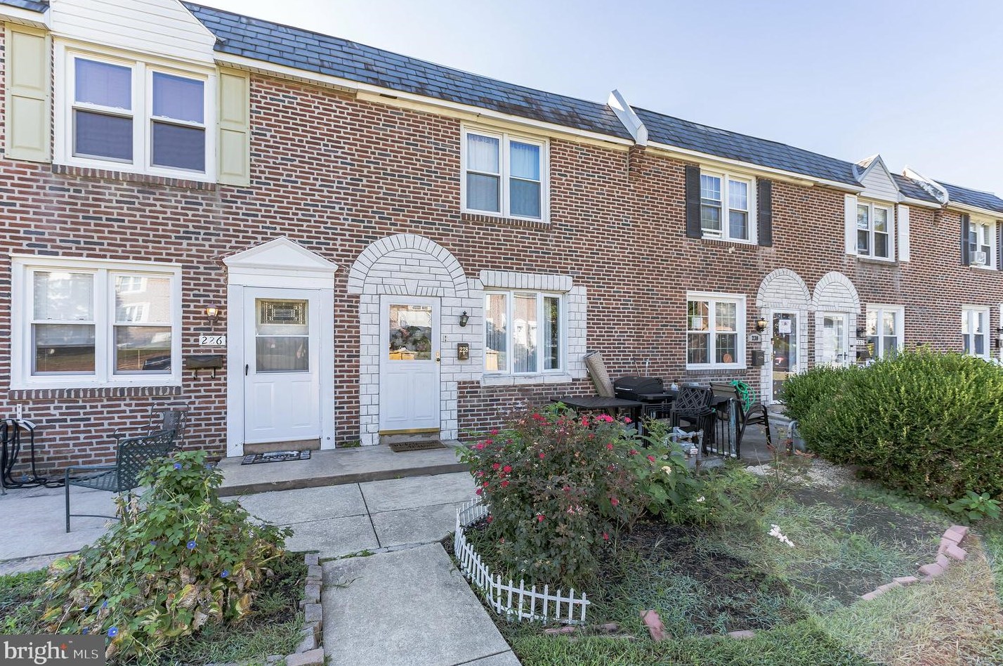 228 Pine St, Manor, PA 19036