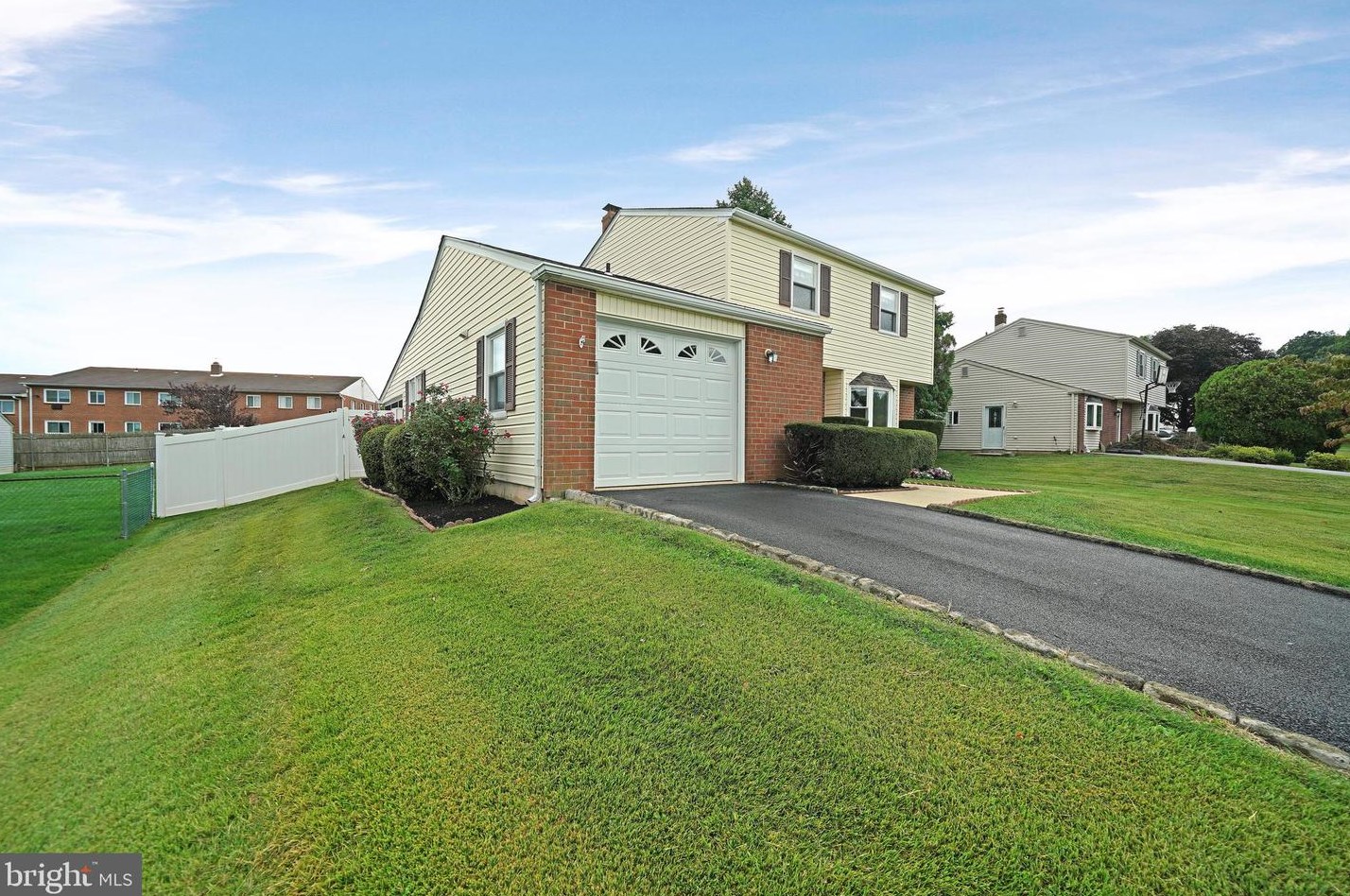 756 Burdett Dr, Chester, PA 19014-2548