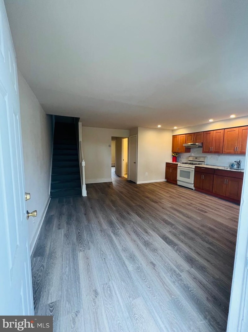 536 69th St, Upper Darby PA 19082-4102 exterior