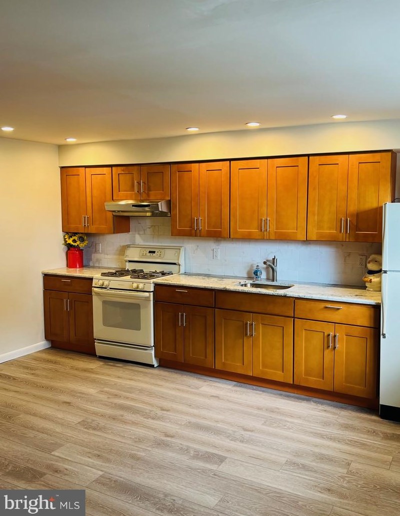 536 69th St, Upper Darby PA 19082-4102 exterior