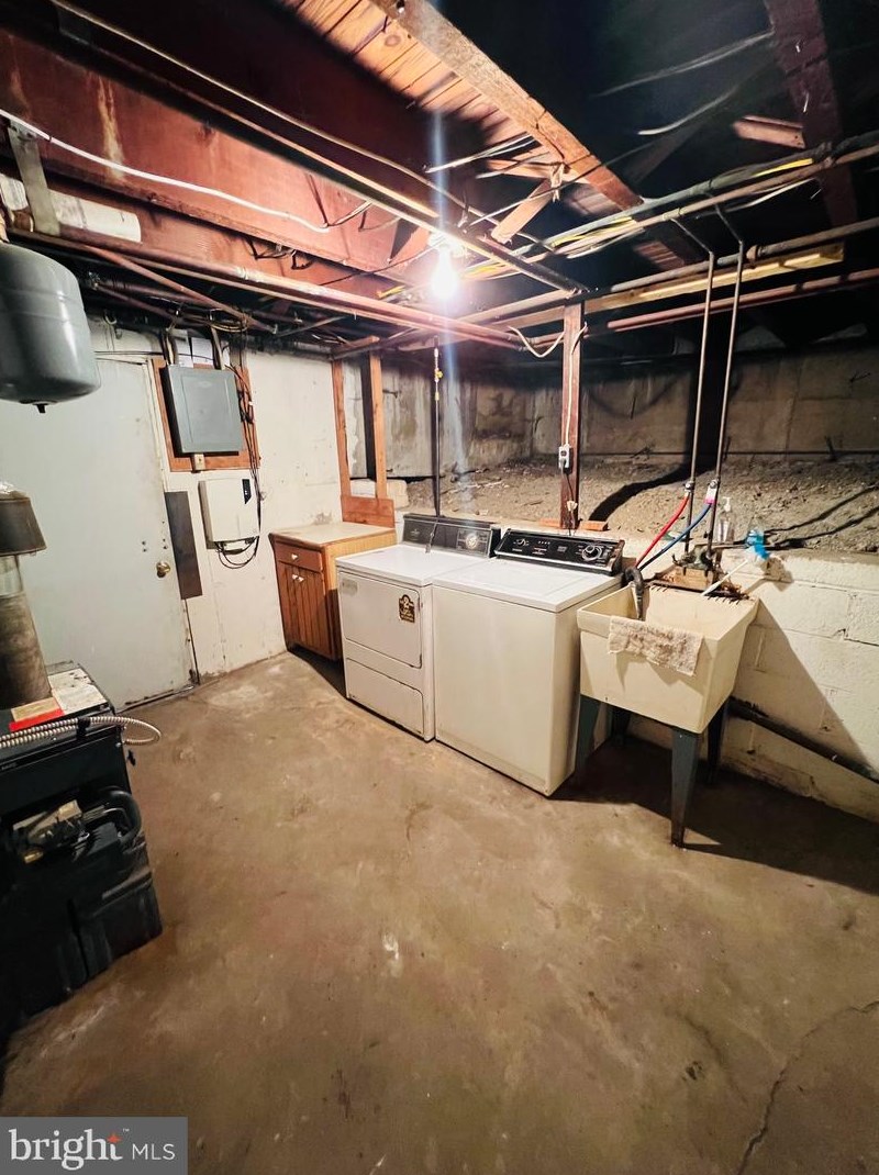 536 69th St, Upper Darby PA 19082-4102 exterior