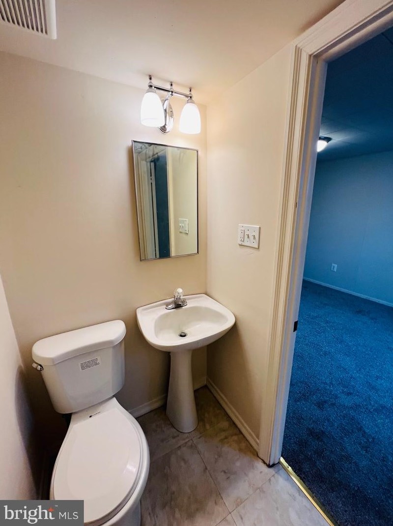 536 69th St, Upper Darby PA 19082-4102 exterior