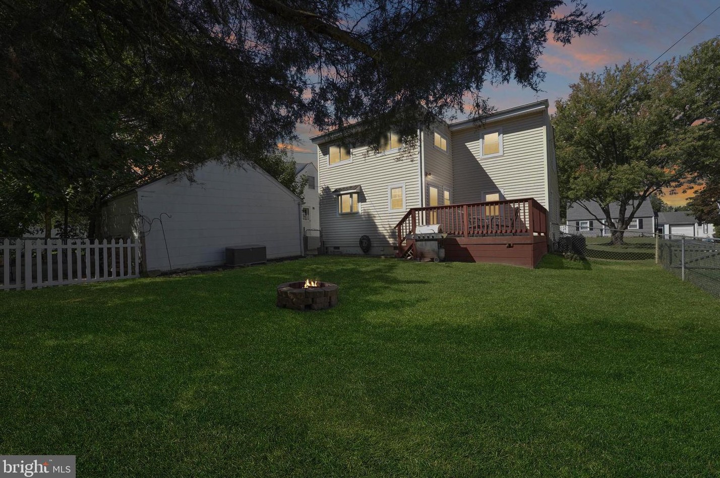 44 Green Ln, Chester, PA 19014-2003