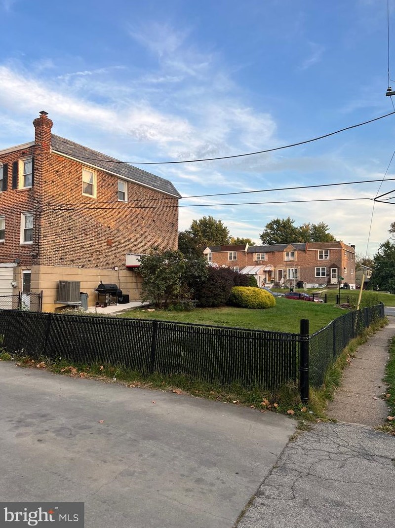 521 Pine St, Manor, PA 19036