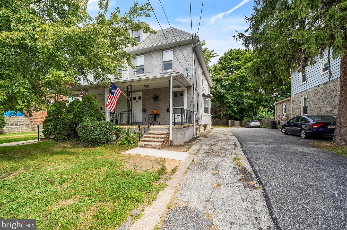 233 Burmont Rd, Oakview, PA 19026