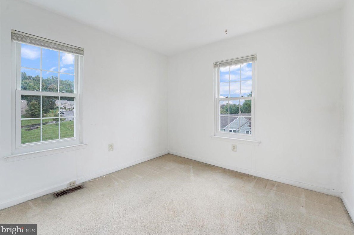 147 Knollwood Ct, Chester PA  19014-1260 exterior