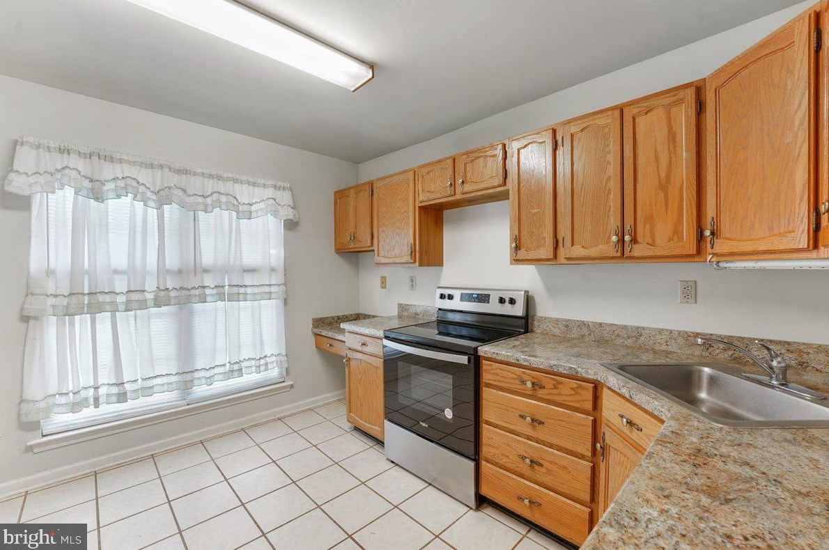 147 Knollwood Ct, Chester PA  19014-1260 exterior