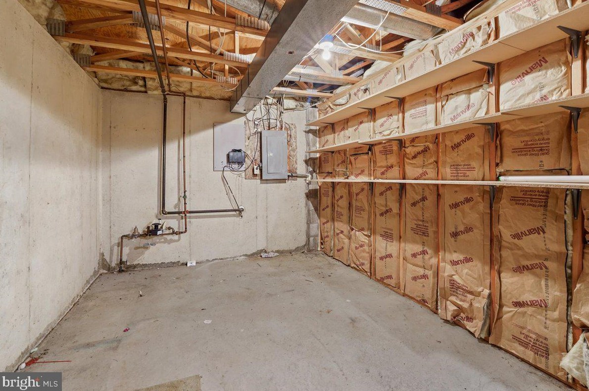 147 Knollwood Ct, Chester PA  19014-1260 exterior