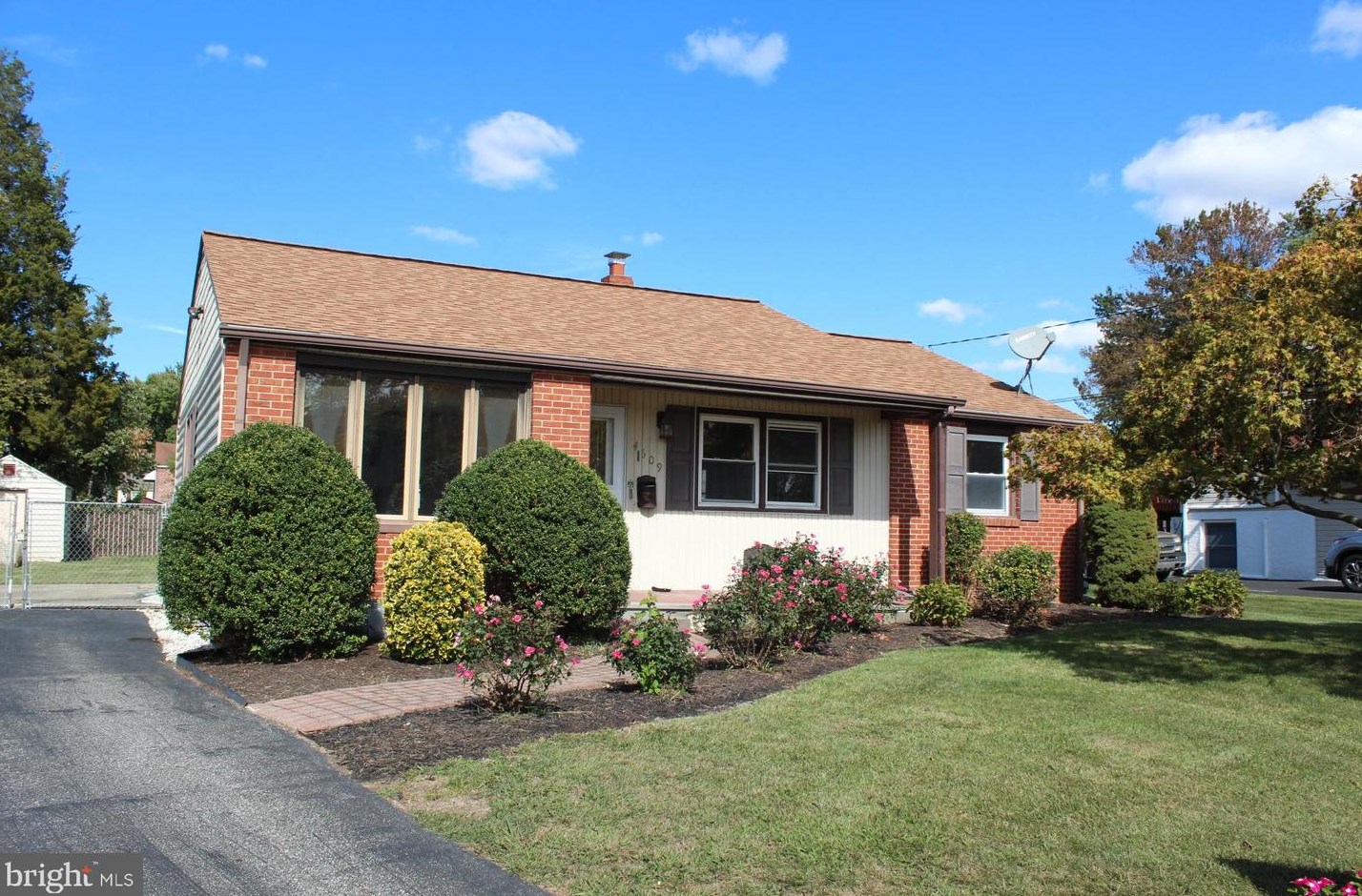 4609 Lancelot Pl, Chester, PA 19015-1525