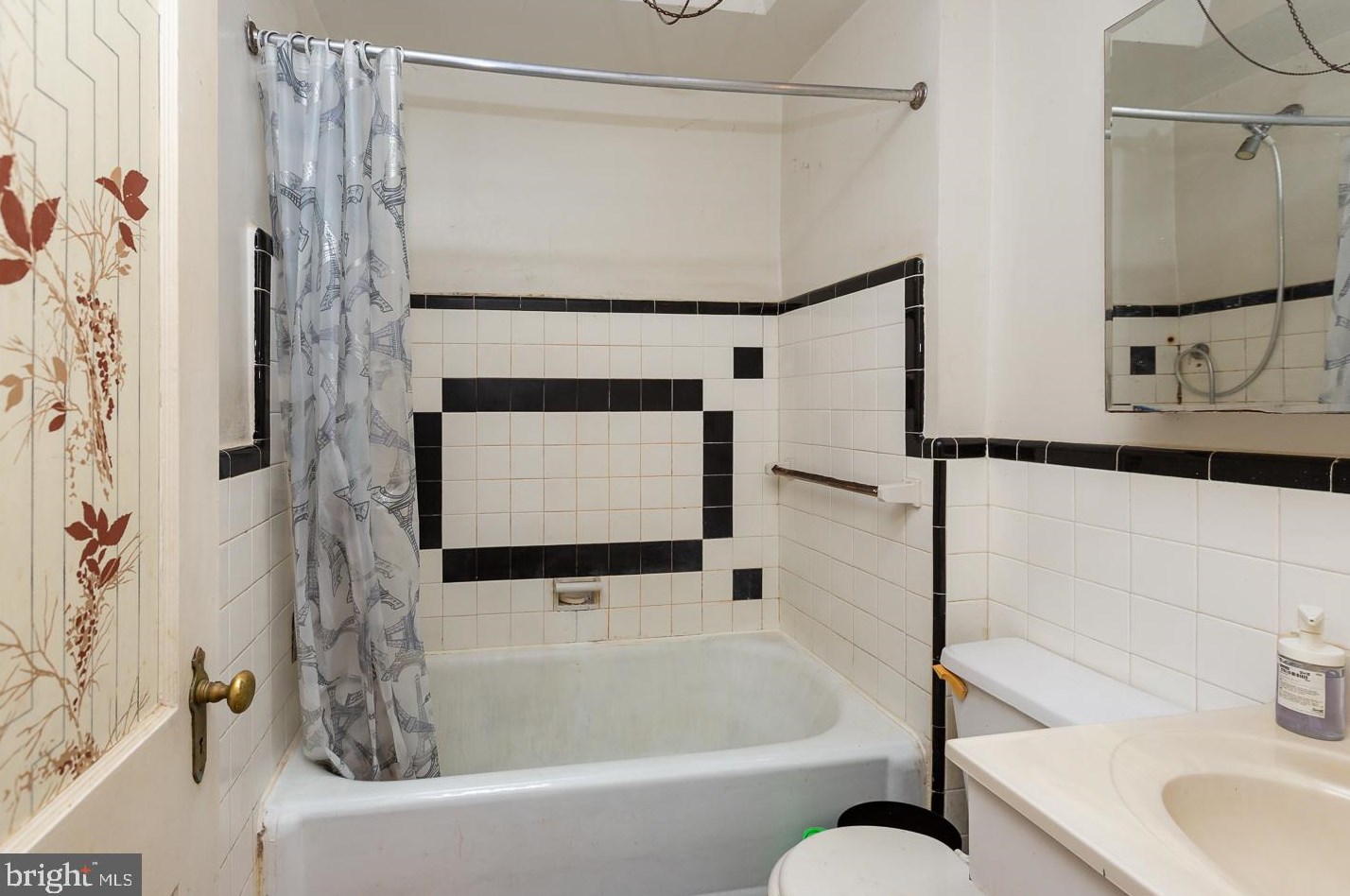 277 Glendale Rd, Upper Darby PA 19082-4017 exterior