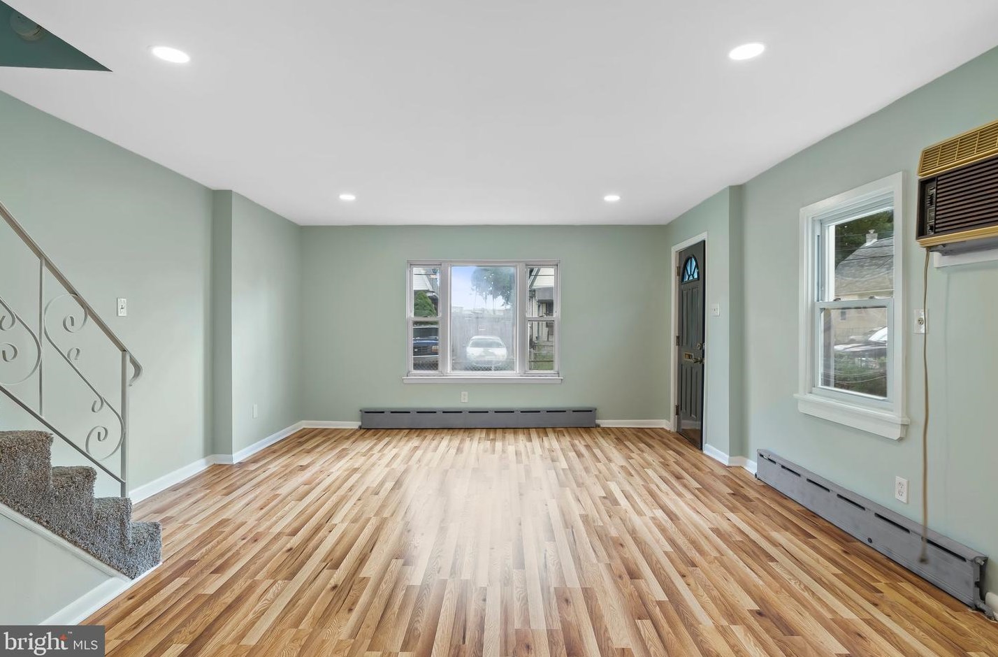 7 Bayard Ave, Sharon Hill, PA 19079-1010