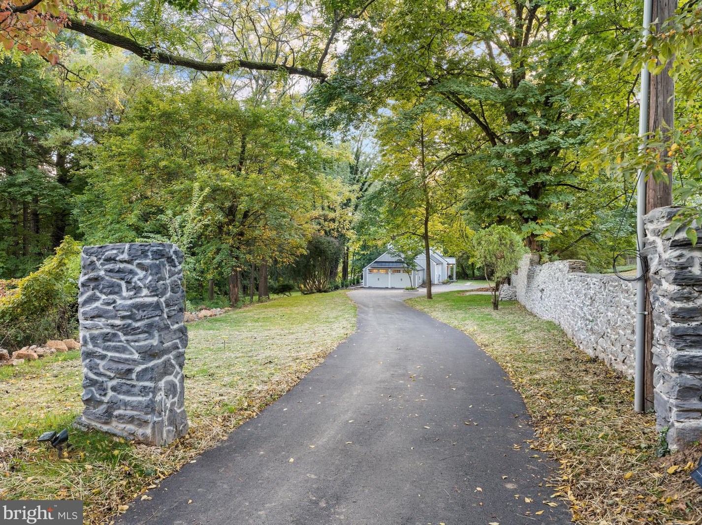 573 County Line Rd, Wayne, PA 19087