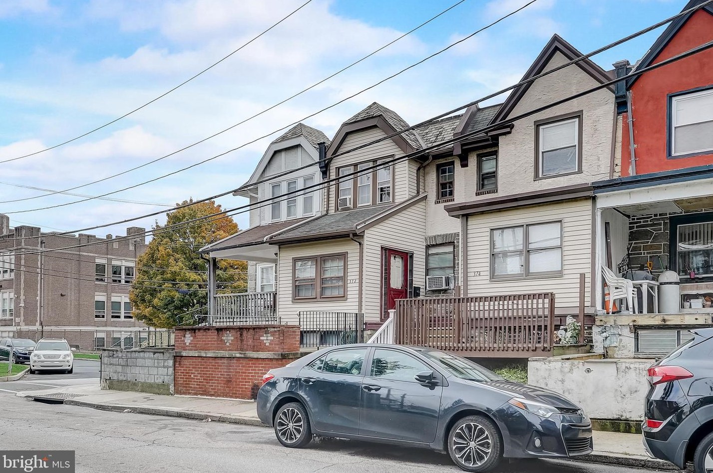 372 Avon Rd, Upper Darby, PA 19082-4702