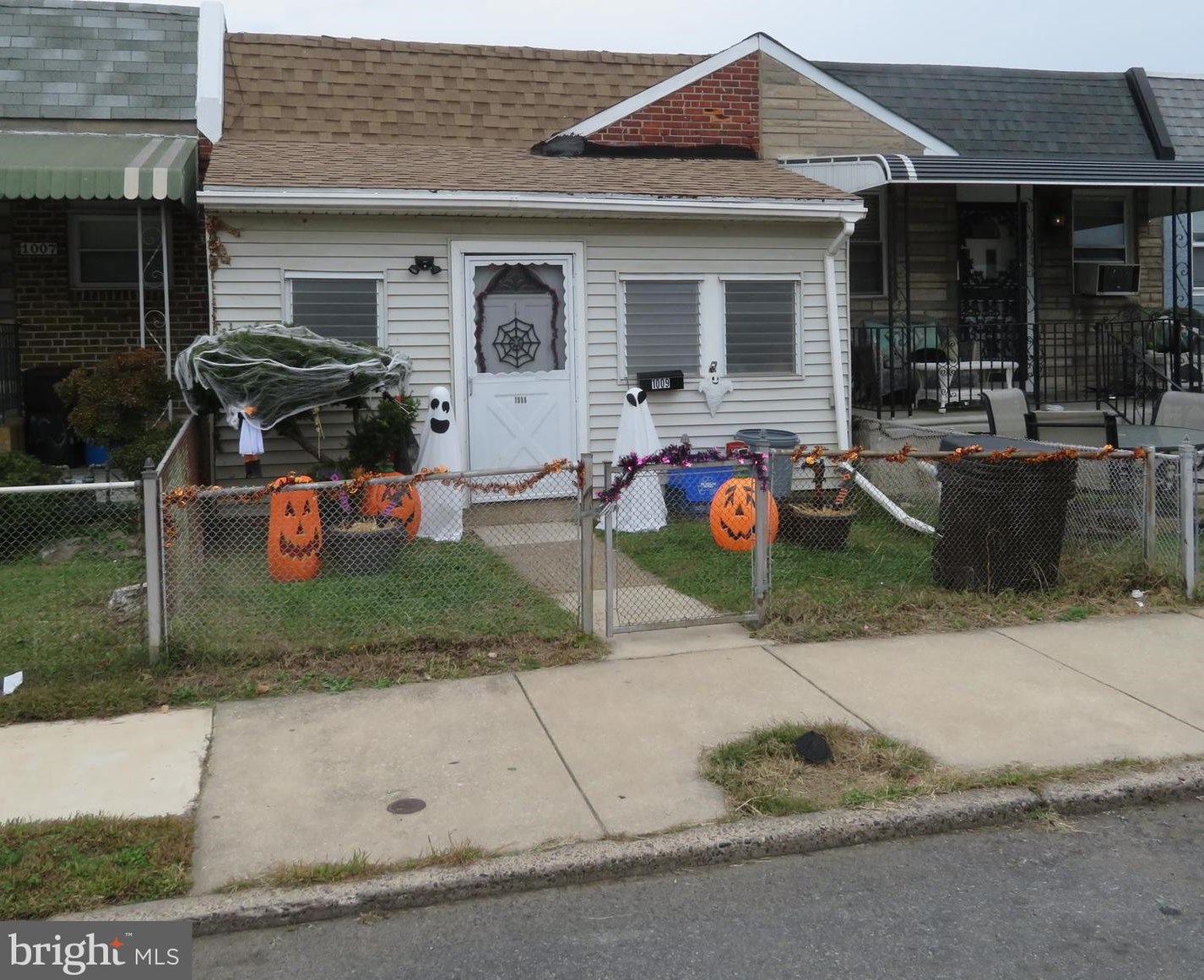 1009 Burnside Rd, Sharon Hill, PA 19079-1810