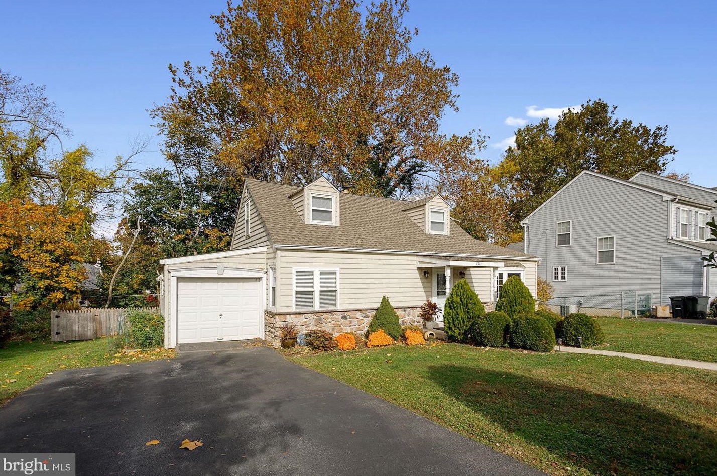 1317 Ardsley Rd, Swarthmore, PA 19081-2802