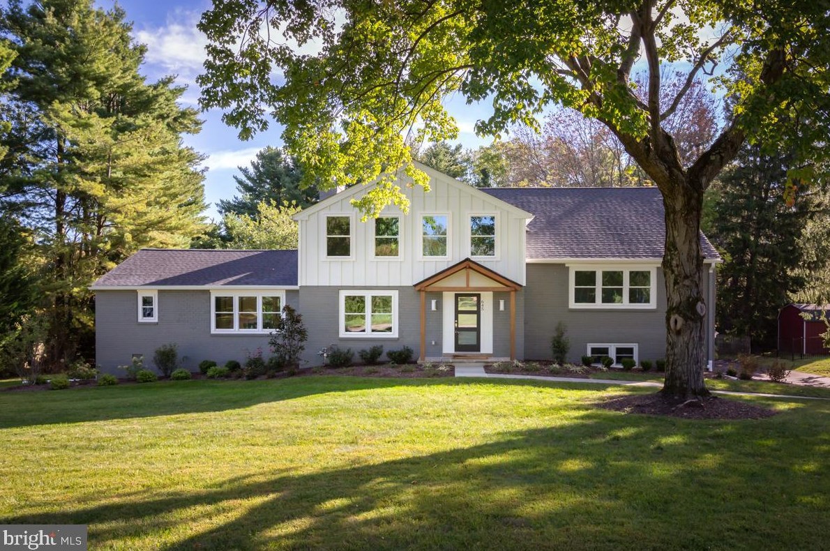 645 Radnor Valley Dr, Ithan, PA 19085