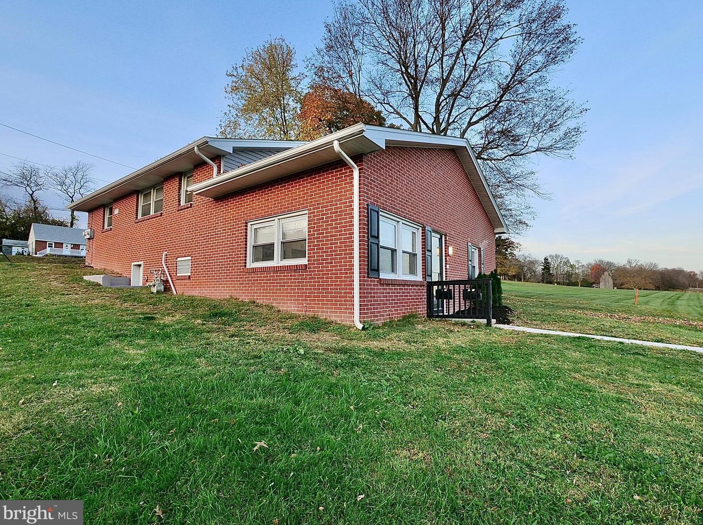 1098 W Ridge Rd, Boothwyn, PA 19061