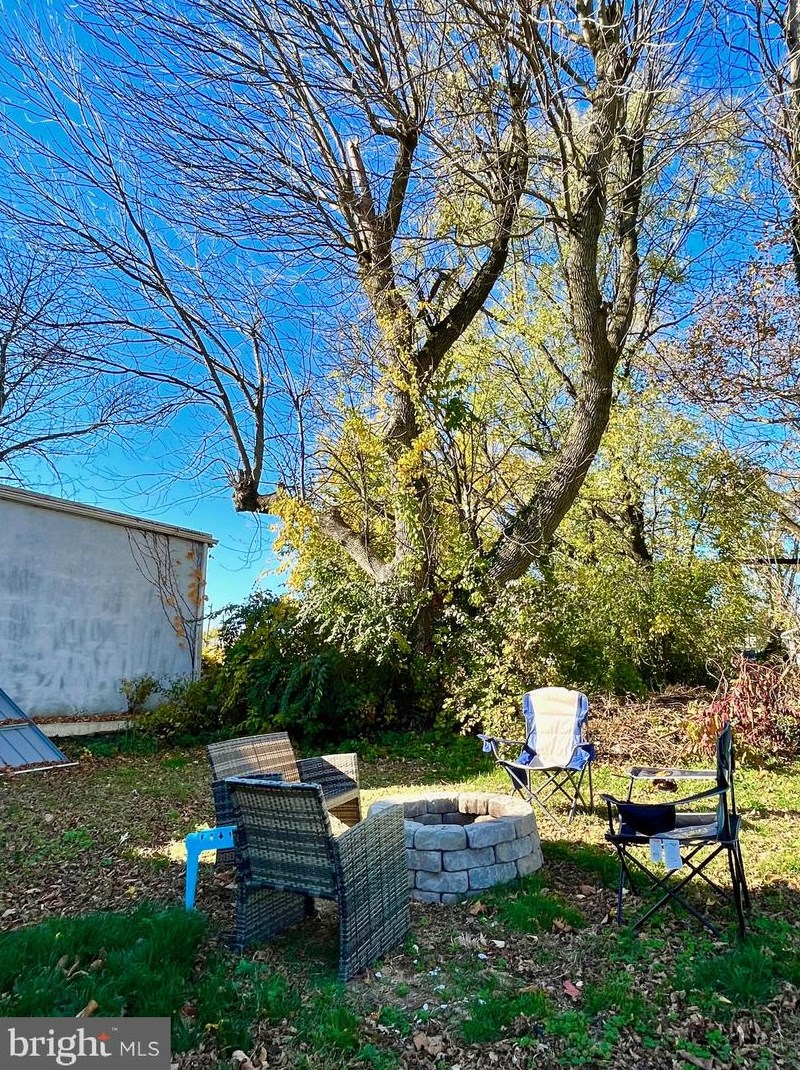 210 N Academy Ave, Manor, PA 19036