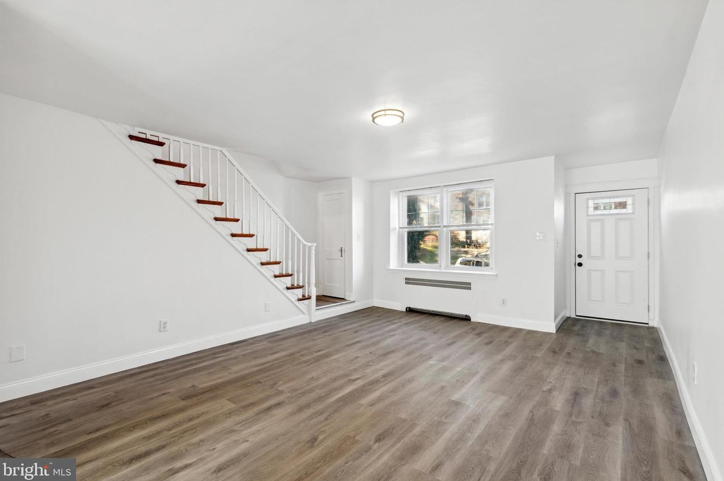 215 Cedar Ln, Upper Darby, PA 19082-1321