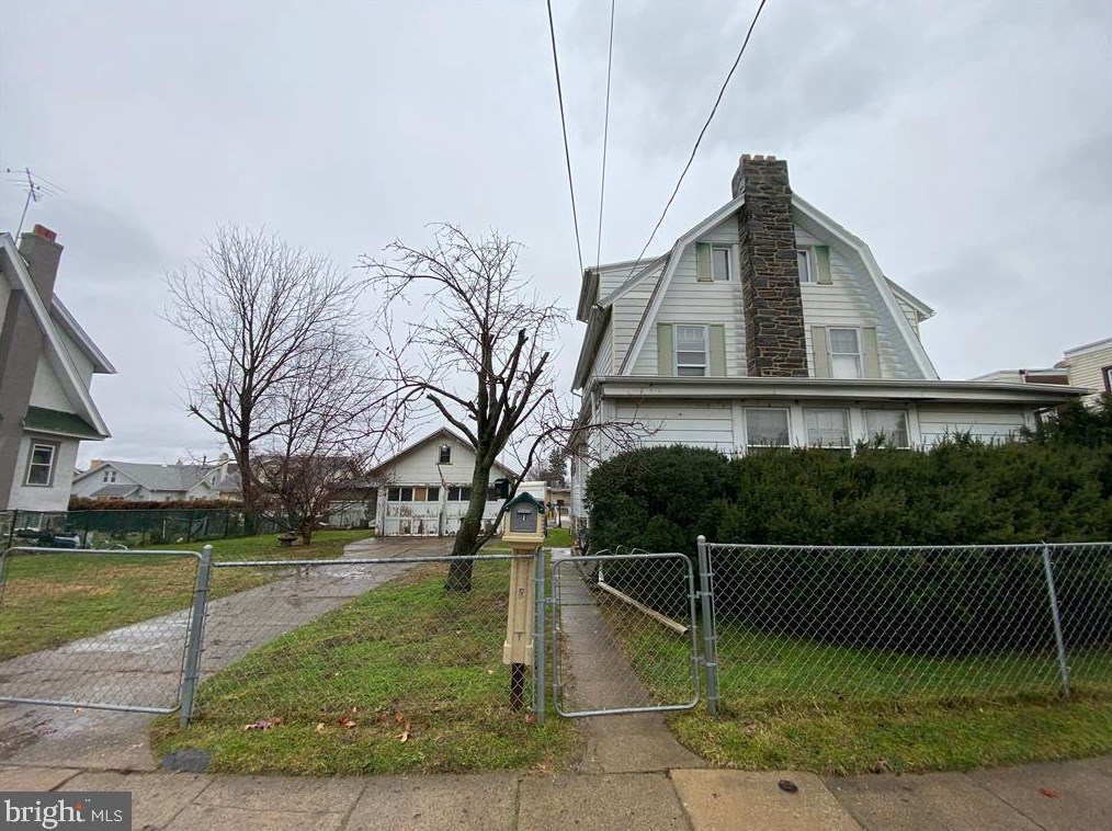 1 Carol Blvd, Upper Darby, PA 19082-1914