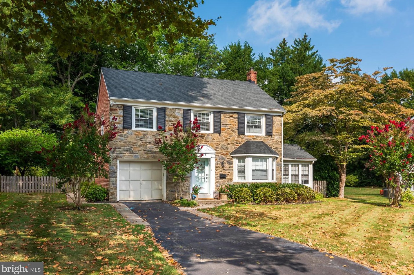 208 W Hathaway Ln, Ardmore, PA 19003