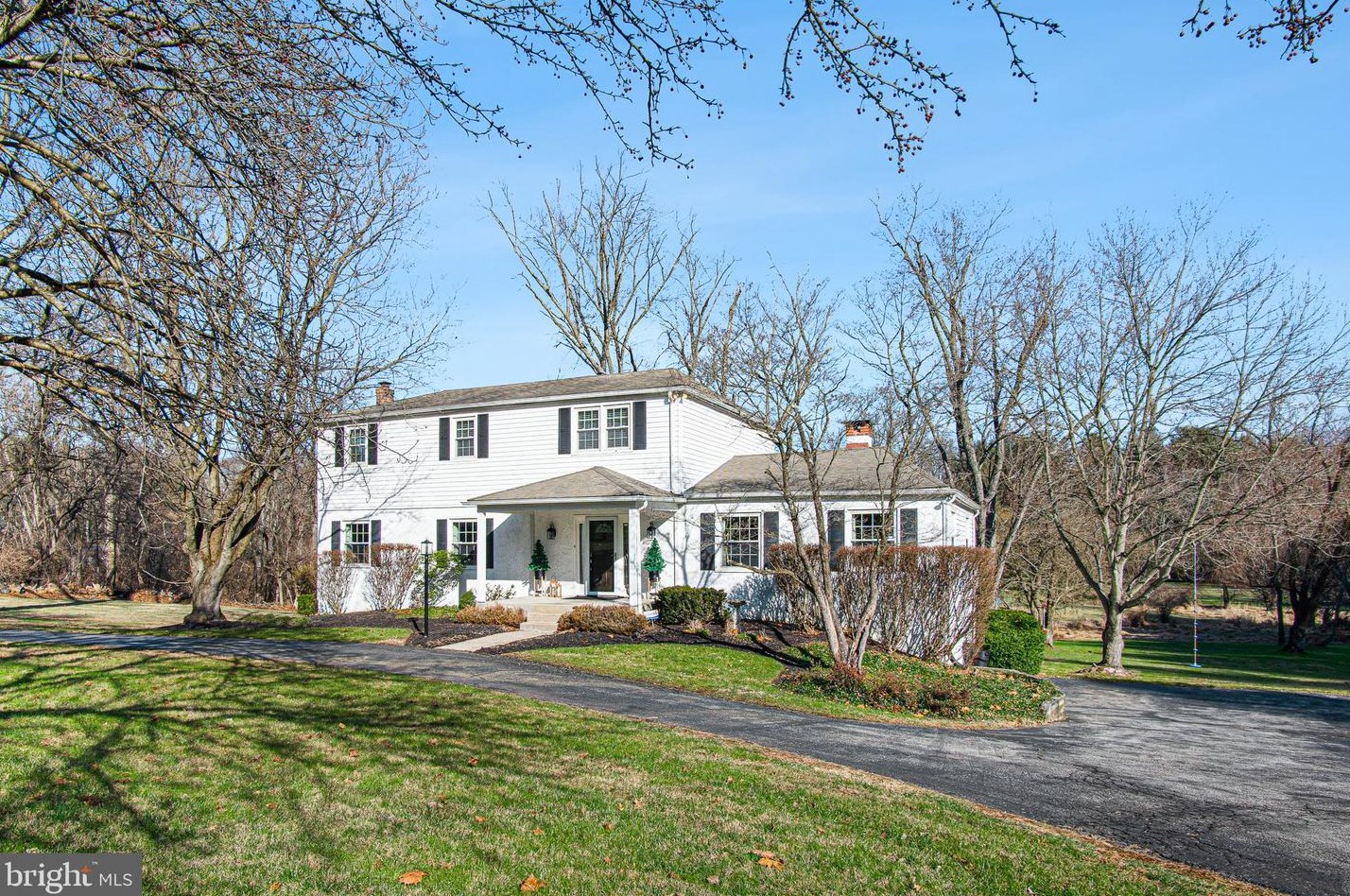 621 Brooke Ln, Glen Mills, PA 19342
