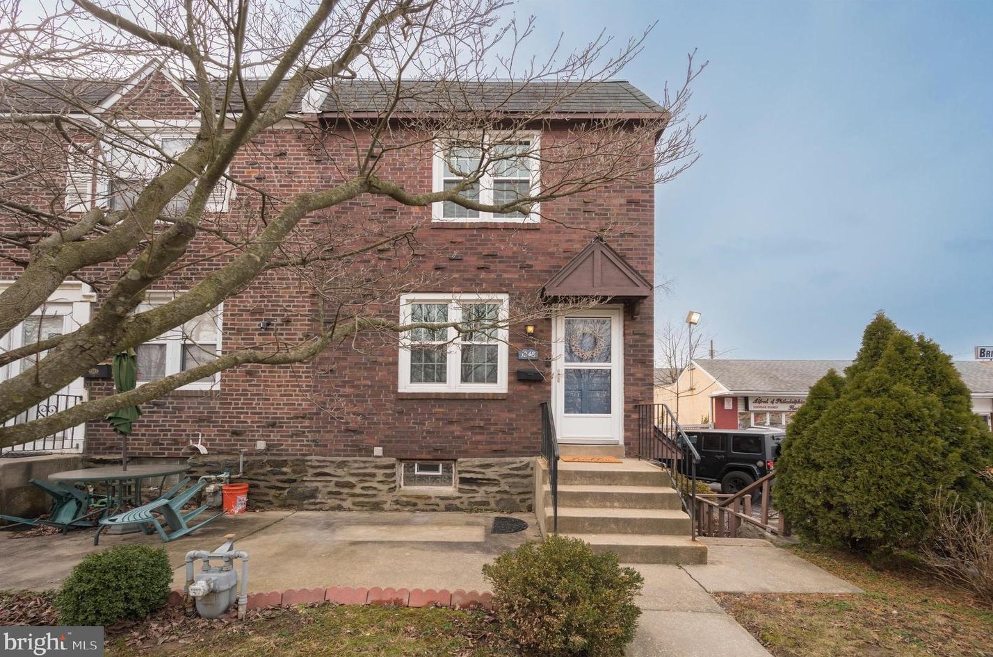 1048 W Ashland Ave, Manor, PA 19036