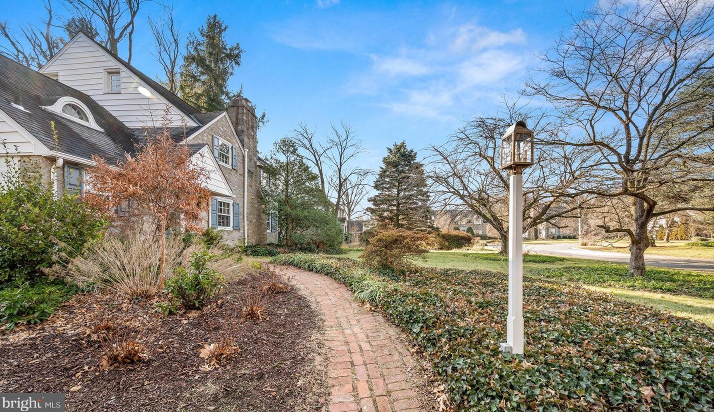 95 Forest Ln, Swarthmore, PA 19081-1204