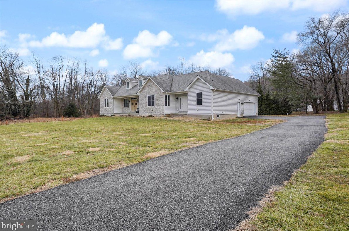 1731 Garnet Mine Rd, Boothwyn, PA 19060