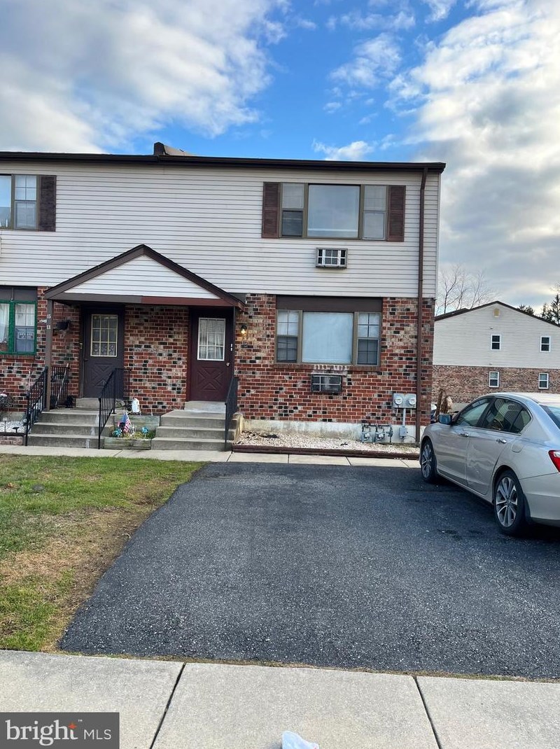 9 Thomas Rd, Chester, PA 19014