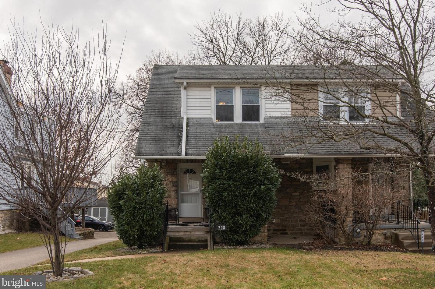 708 Saxer Ave, Coal Township, PA 19064